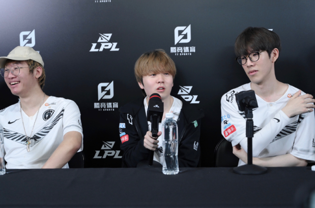 黄泽林一边 黄泽林一边