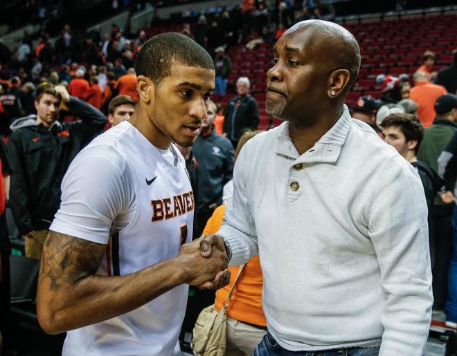 足球赛场上 足球赛场上