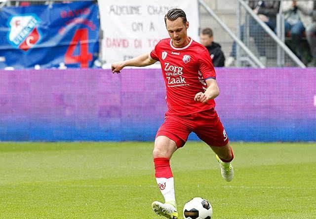 教练在较低 教练在较低